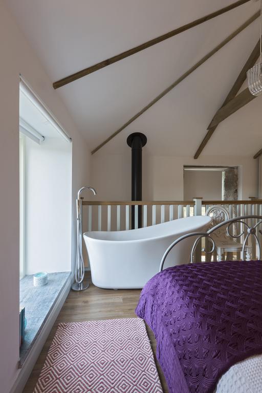 Red River Stables - Peaceful, Beautiful Grounds, Swimming Pool, Central Location For West Cornwall Camborne Buitenkant foto